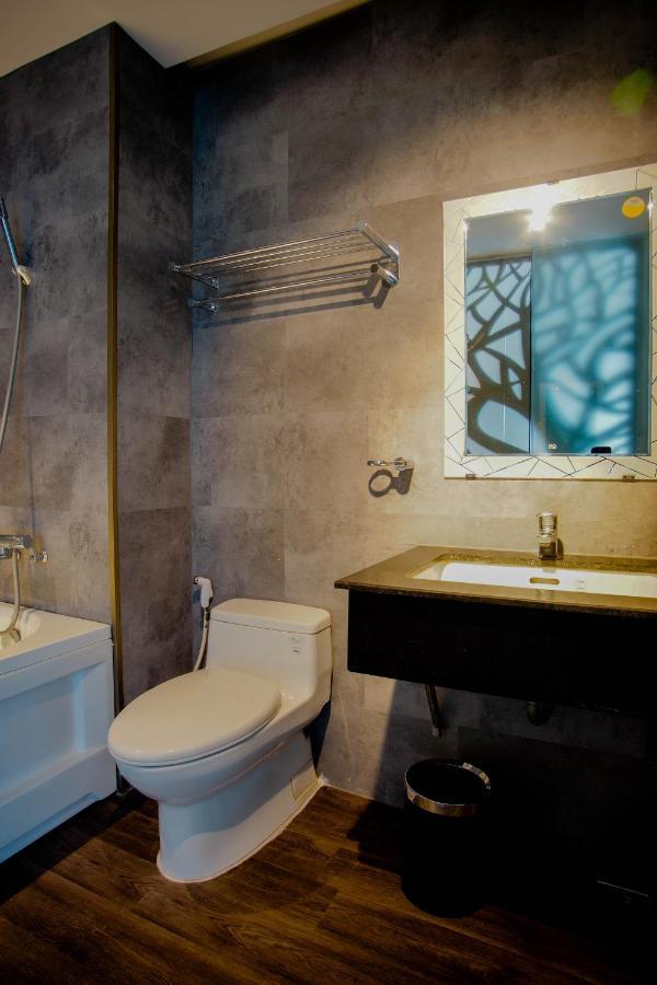 La Hotel Binh Tan Ho Chi Minh-stad Buitenkant foto